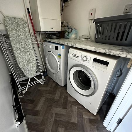 Kennedy Villa - 5 Bedroom House With Hot Tub, Wifi, Free Parkings, Close To Bicester Village Exteriör bild