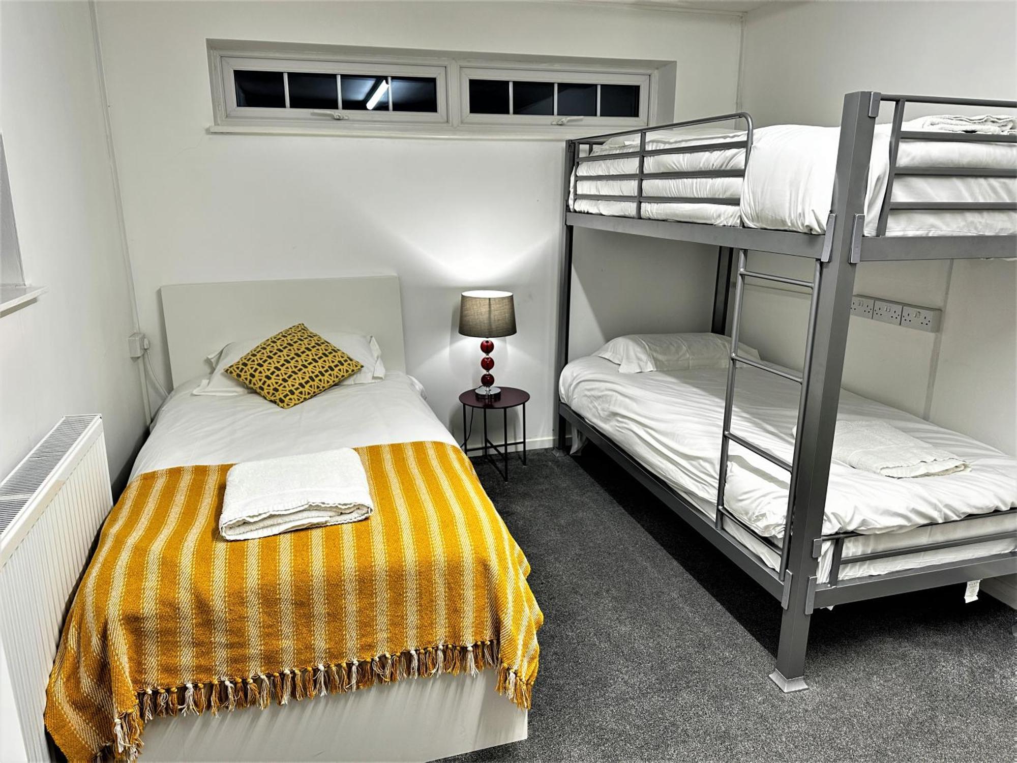 Kennedy Villa - 5 Bedroom House With Hot Tub, Wifi, Free Parkings, Close To Bicester Village Exteriör bild