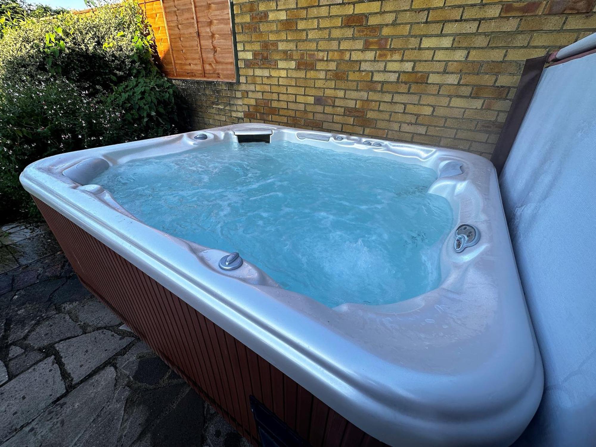 Kennedy Villa - 5 Bedroom House With Hot Tub, Wifi, Free Parkings, Close To Bicester Village Exteriör bild
