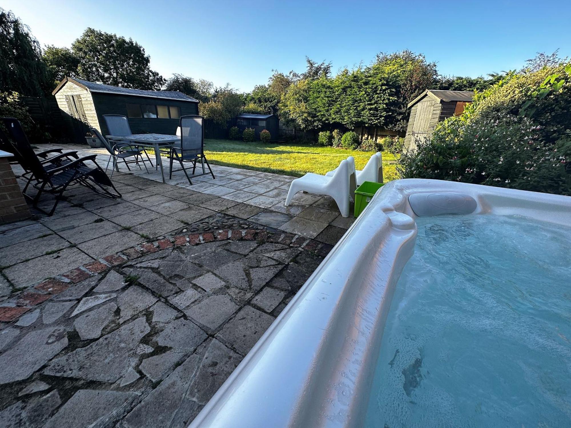 Kennedy Villa - 5 Bedroom House With Hot Tub, Wifi, Free Parkings, Close To Bicester Village Exteriör bild