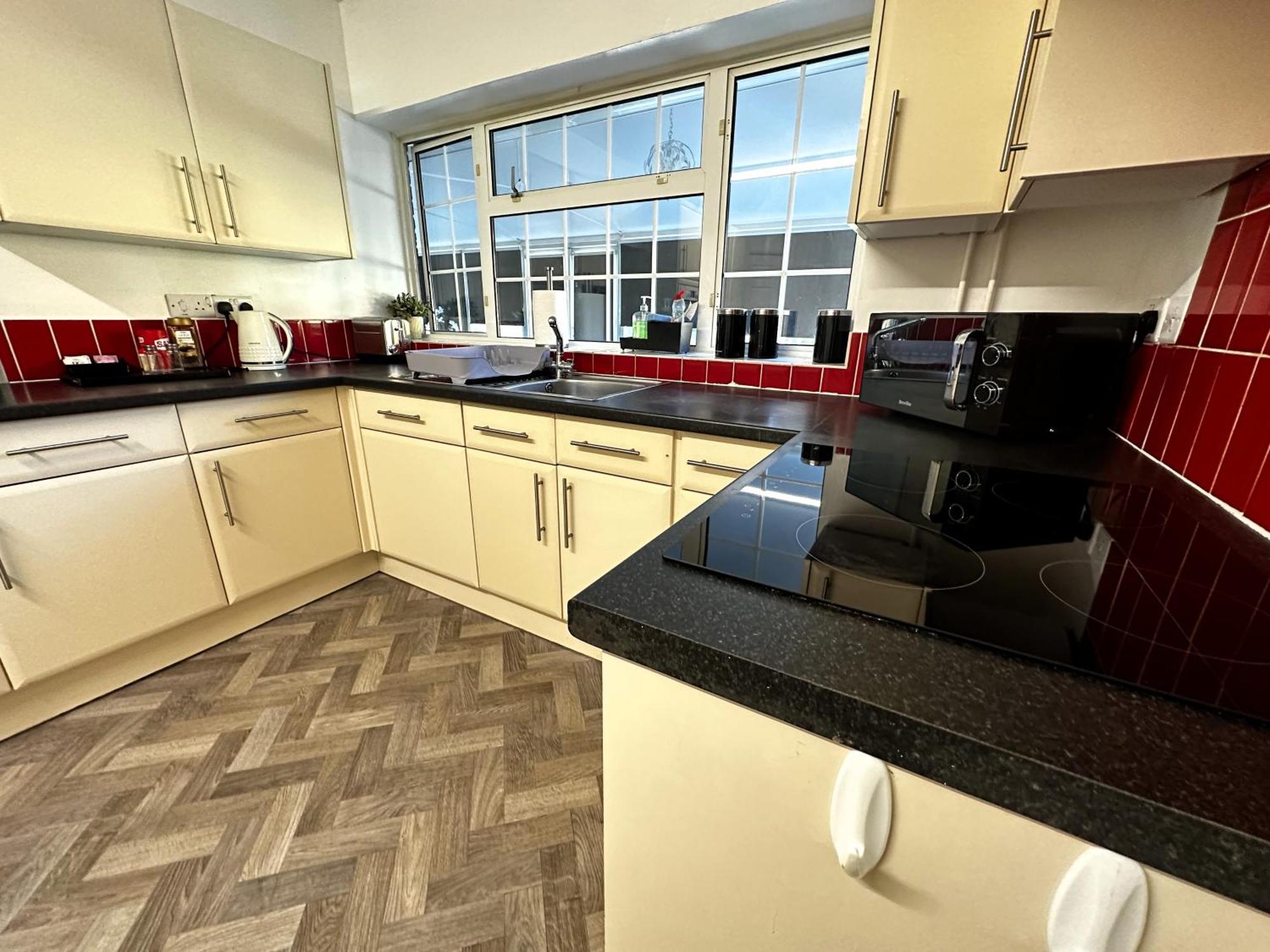 Kennedy Villa - 5 Bedroom House With Hot Tub, Wifi, Free Parkings, Close To Bicester Village Exteriör bild