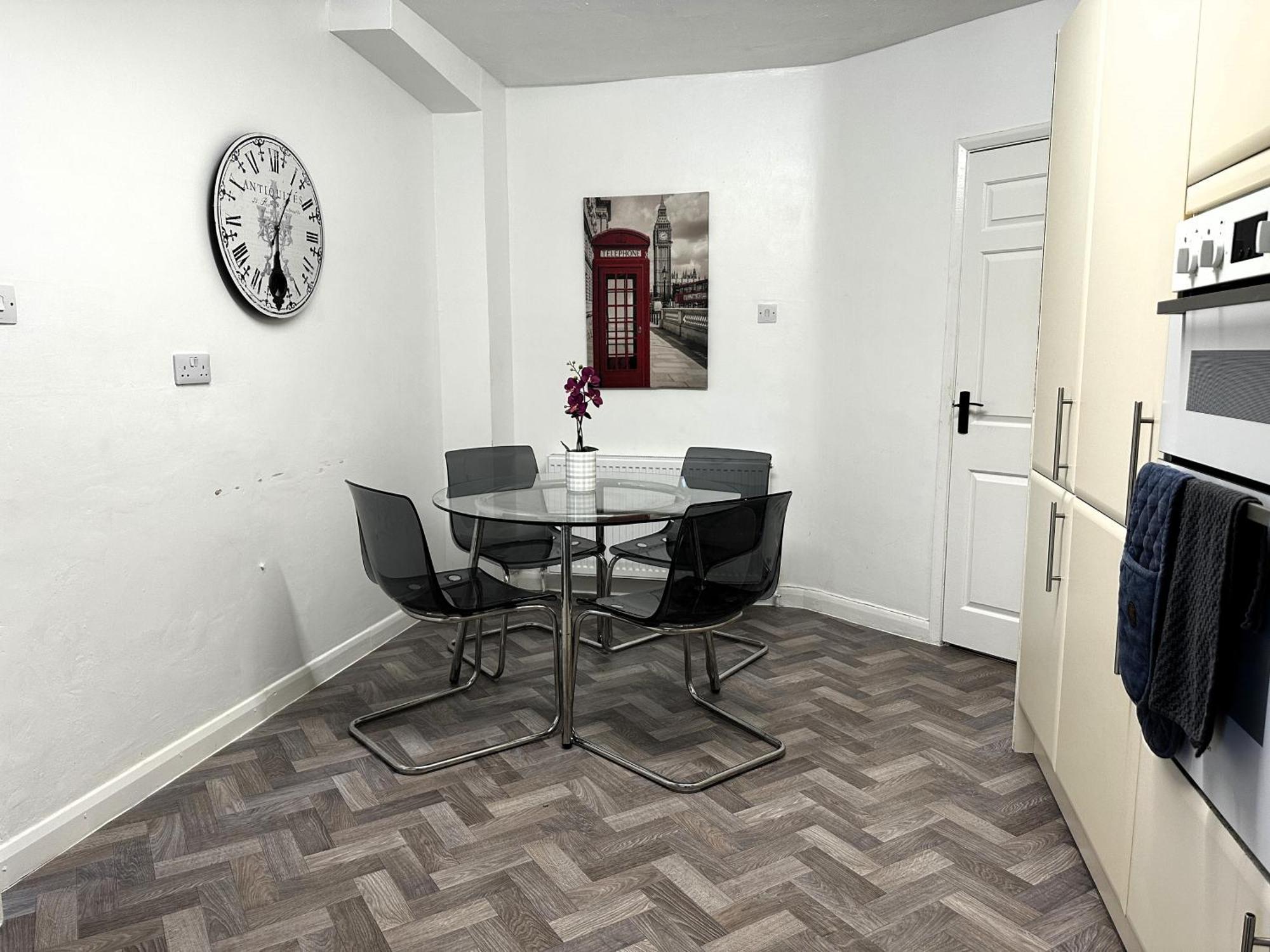 Kennedy Villa - 5 Bedroom House With Hot Tub, Wifi, Free Parkings, Close To Bicester Village Exteriör bild