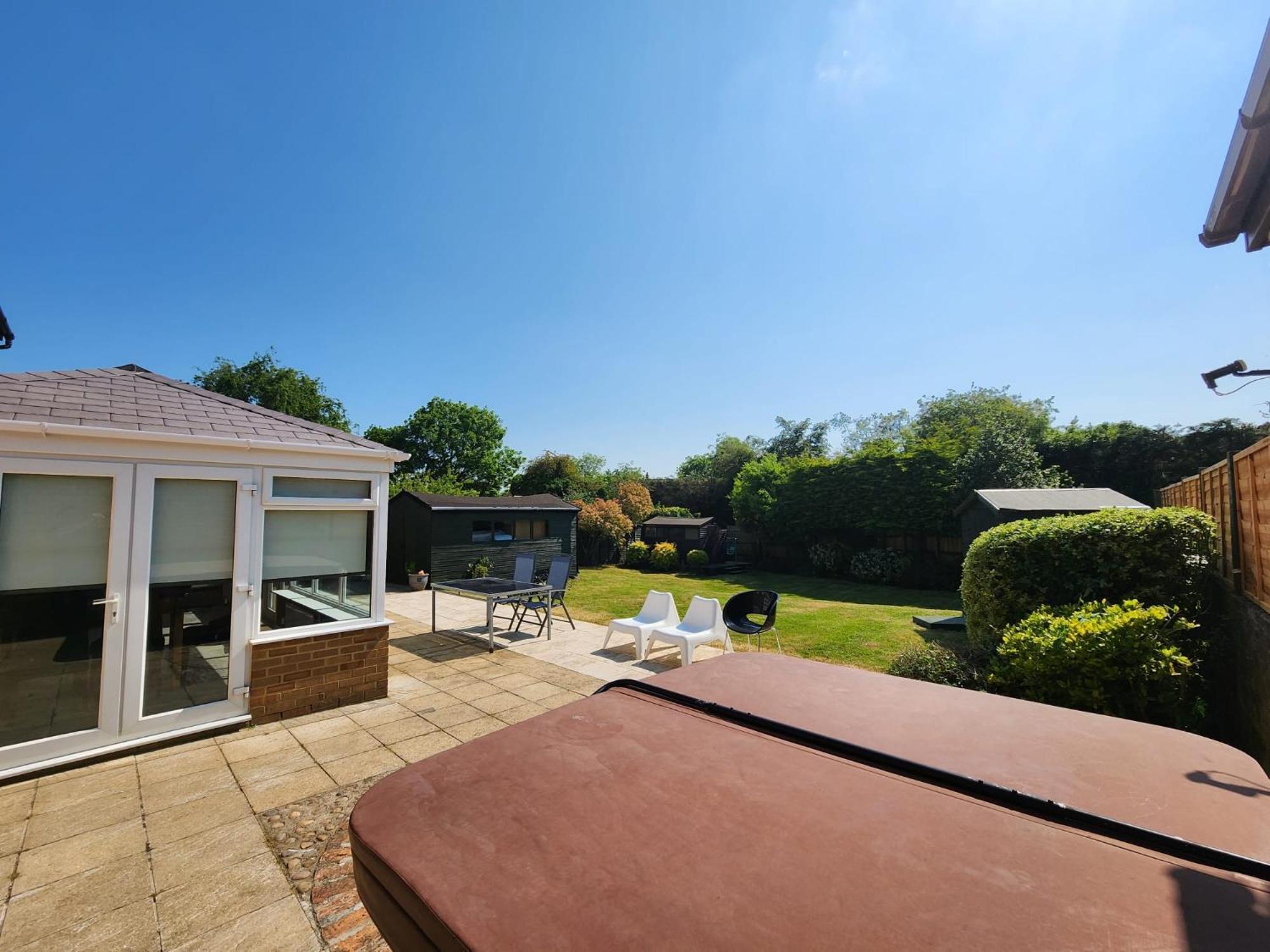 Kennedy Villa - 5 Bedroom House With Hot Tub, Wifi, Free Parkings, Close To Bicester Village Exteriör bild