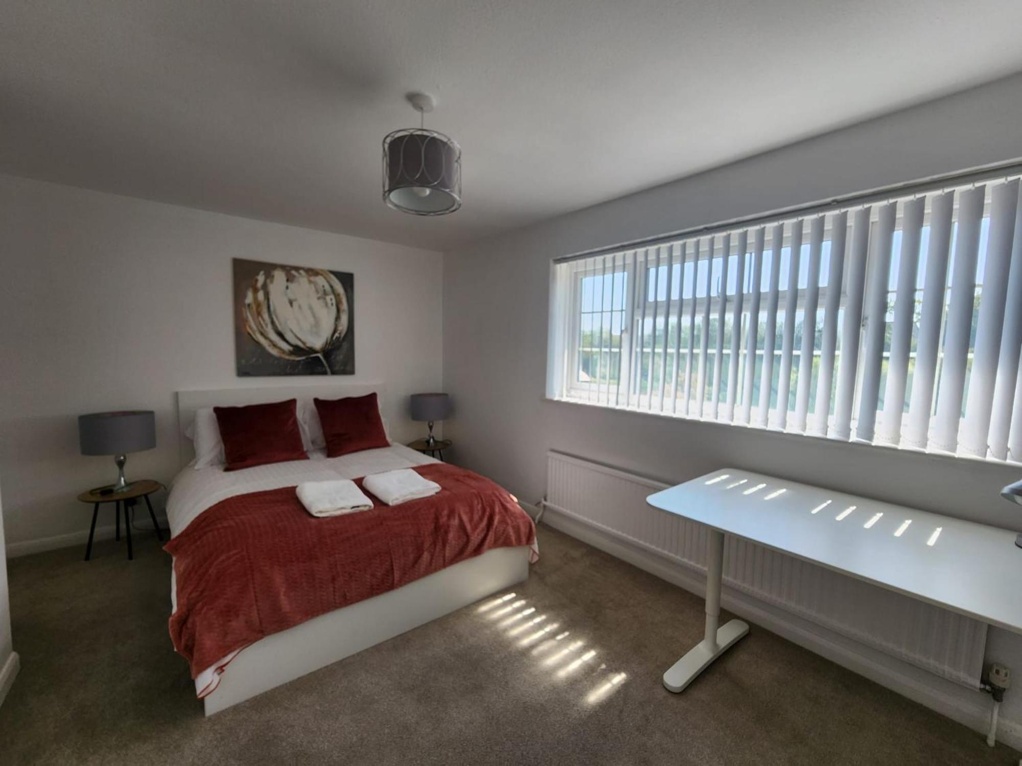 Kennedy Villa - 5 Bedroom House With Hot Tub, Wifi, Free Parkings, Close To Bicester Village Exteriör bild