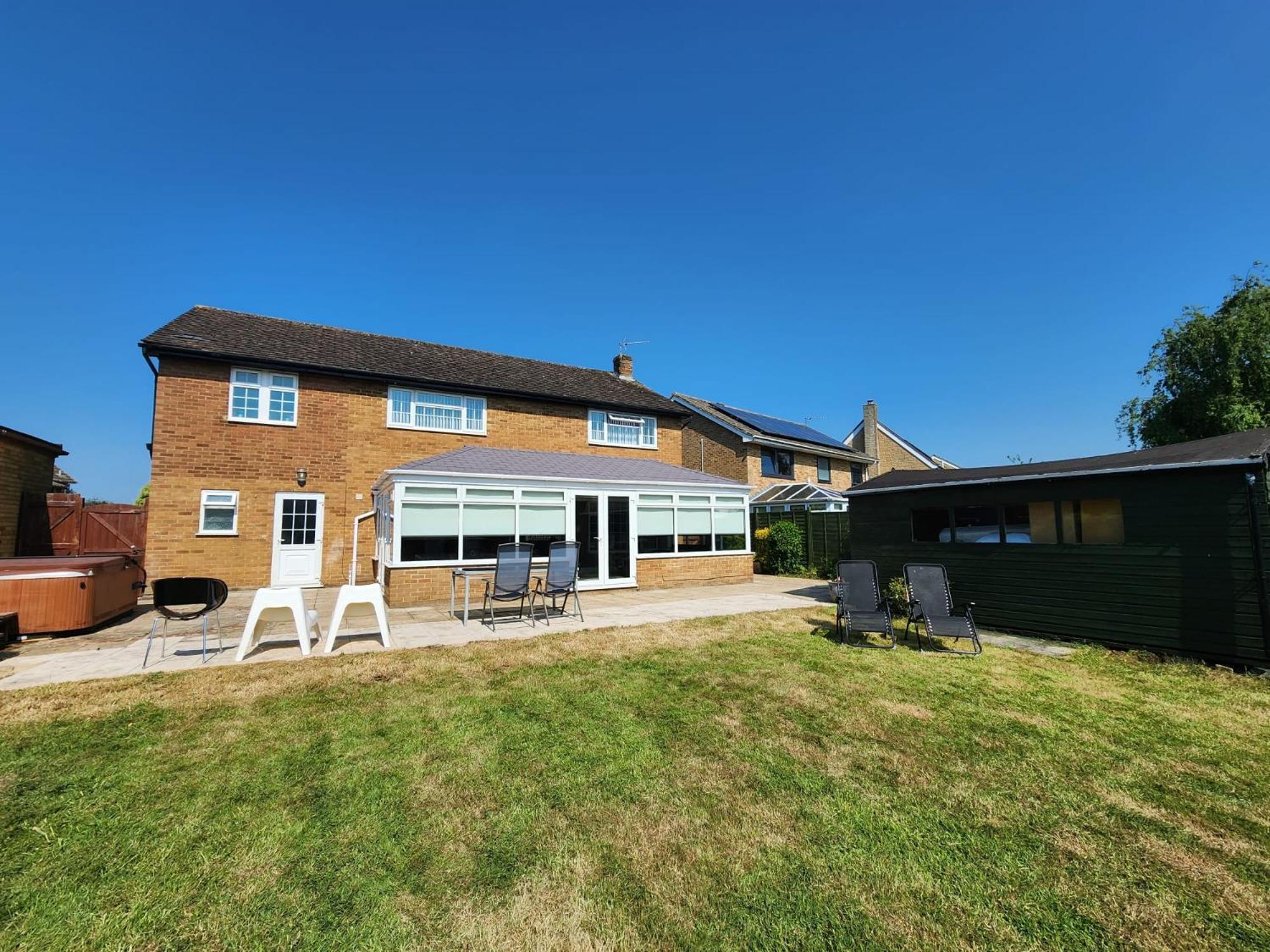 Kennedy Villa - 5 Bedroom House With Hot Tub, Wifi, Free Parkings, Close To Bicester Village Exteriör bild