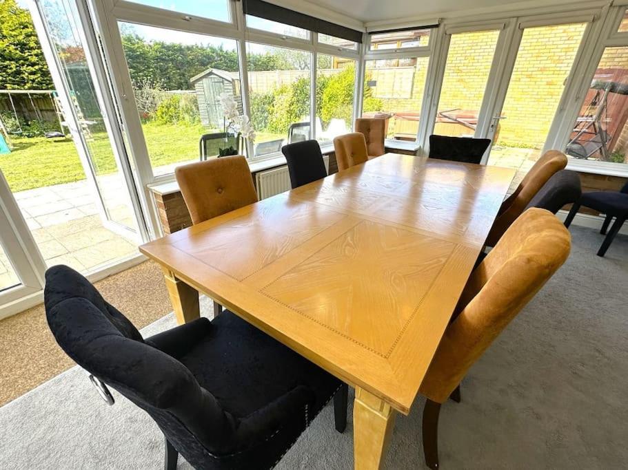 Kennedy Villa - 5 Bedroom House With Hot Tub, Wifi, Free Parkings, Close To Bicester Village Exteriör bild