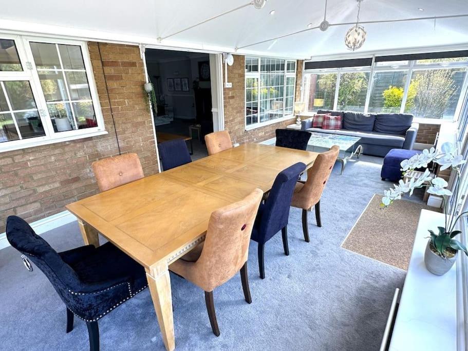 Kennedy Villa - 5 Bedroom House With Hot Tub, Wifi, Free Parkings, Close To Bicester Village Exteriör bild