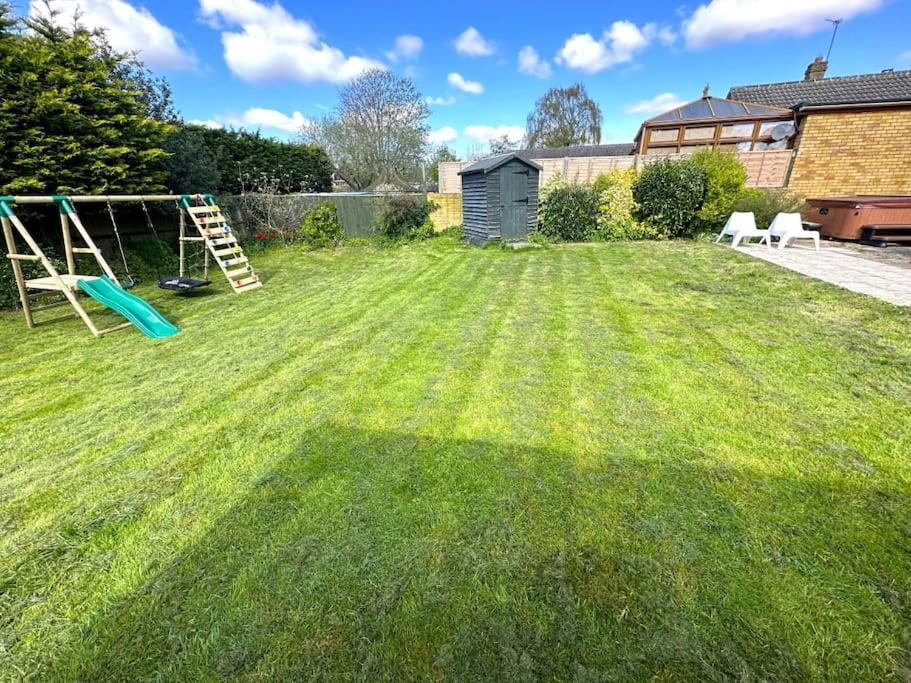 Kennedy Villa - 5 Bedroom House With Hot Tub, Wifi, Free Parkings, Close To Bicester Village Exteriör bild
