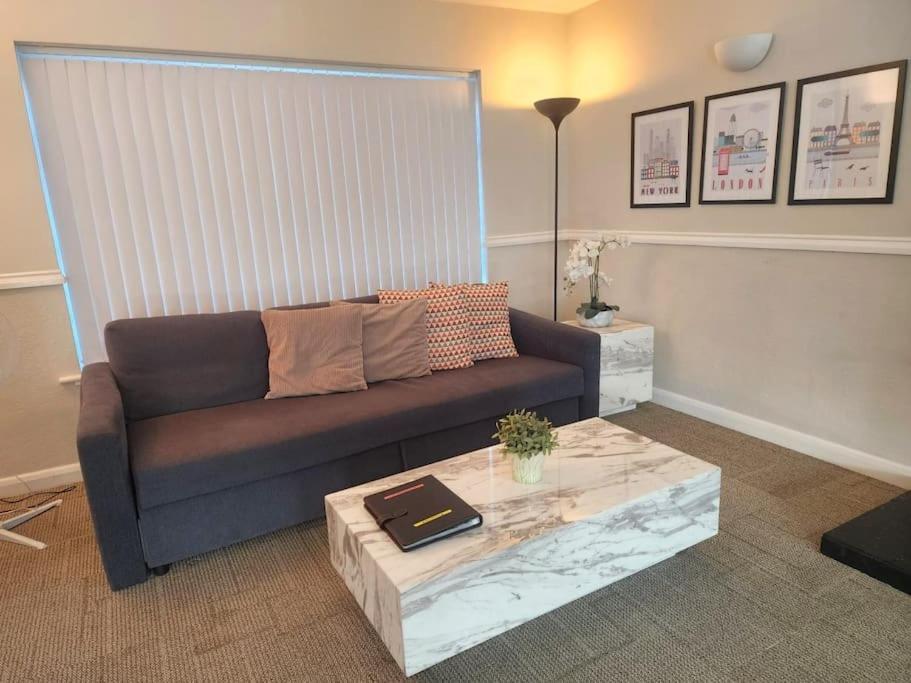 Kennedy Villa - 5 Bedroom House With Hot Tub, Wifi, Free Parkings, Close To Bicester Village Exteriör bild